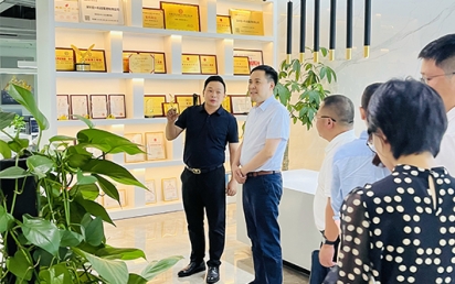 龙华民治街道张高攀书记莅临88858cc永利官网考察、指导，助力88858cc永利官网持续健康发展！